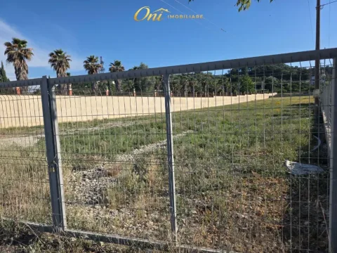 Tirane, jepet me qera ambjent biznesi Kati 0, 4.030 m² 5.642 € (CASA ITALIA)