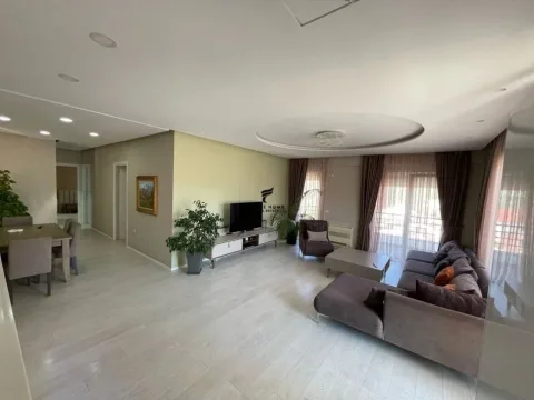 Tirane, jepet me qera apartament 3+1 Kati 4, 187 m² 1.400 € (LIQENI I THATE)
