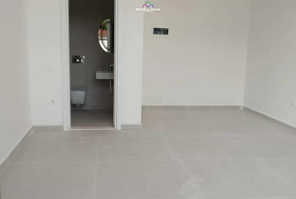Tirane, jepet me qera dyqan Kati 0, 30 m² 800 € (jordan misja)