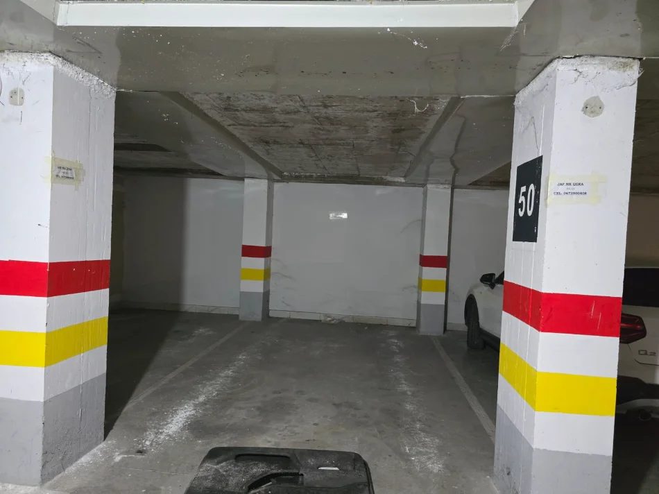 Tirane, jepet me qera garazh | post parkimi Kati -1, 25 m² 7000 leke(Ne fund te rruges Don Bosko, kompleksi Besa-R)