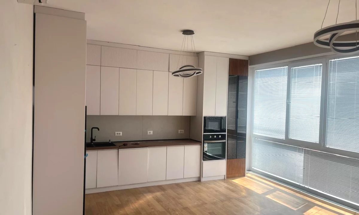 🏢Rruga Riza Cerova,prane Shkolles 9-vjecare “4 Deshmoret” jepet me qera apartament ,2+1+2,i mobiluar.85,000Leke