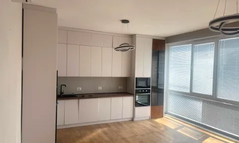 🏢Rruga Riza Cerova,prane Shkolles 9-vjecare “4 Deshmoret” jepet me qera apartament ,2+1+2,i mobiluar.85,000Leke