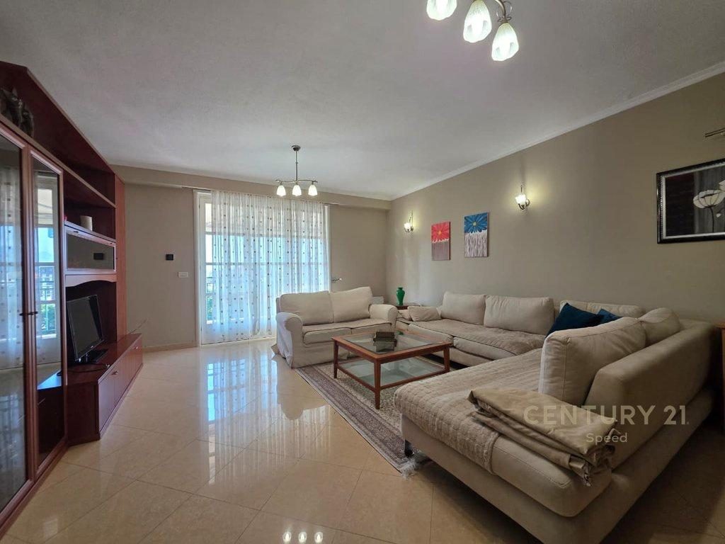 Qira apartament 2+1 në rrugën Brigada VIII, Bllok