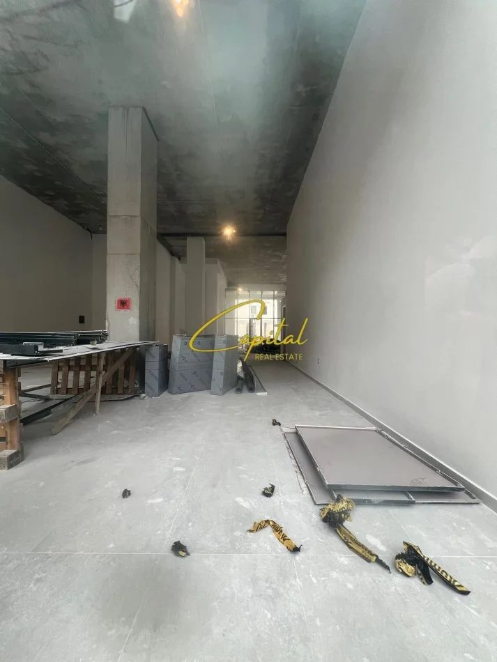 Tirane, jepet me qera dyqan Kati 0, 200 m² 4.500 € (RRUGA E BARRIKADAVE)