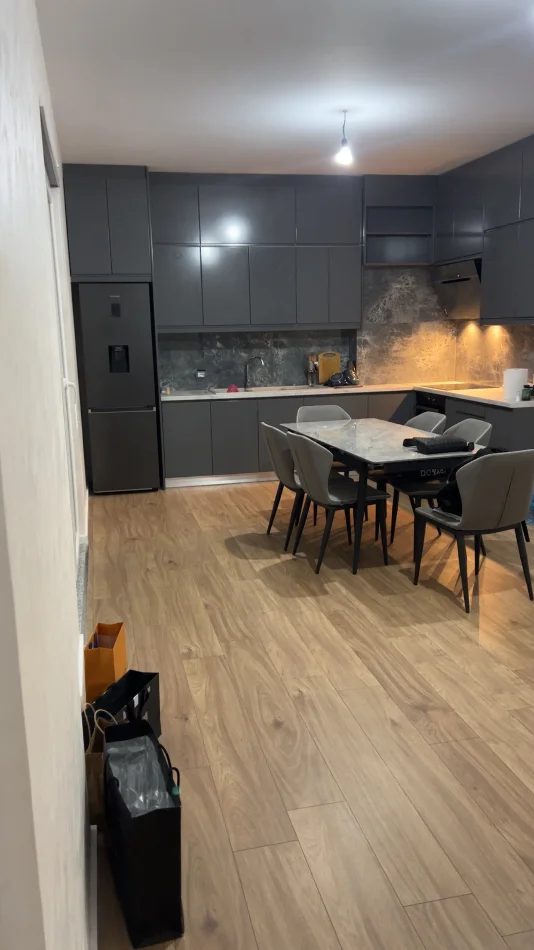 Tirane, shes apartament 1+1+Ballkon Kati 4, 77 m² me certifikate pronesie (Gjimnazi Isa Boletini)