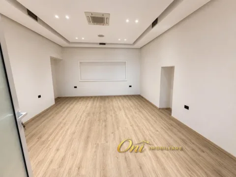 Tirane, jepet me qera dyqan Kati 0, 120 m² 1.000 € (VASIL SHANTO)