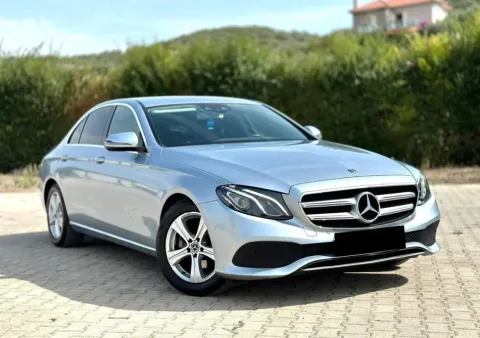 Lushnje, shitet Mercedes Benz E200 D Nafte, blu e hapur automatik Klima 210.000 km 15.500 €