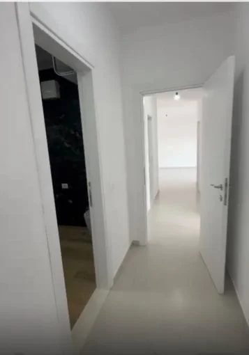 Tirane, jepet me qera ambjent biznesi Kati 9, 125 m² 900 € (rruga jordan misja , bulevardi i ri)