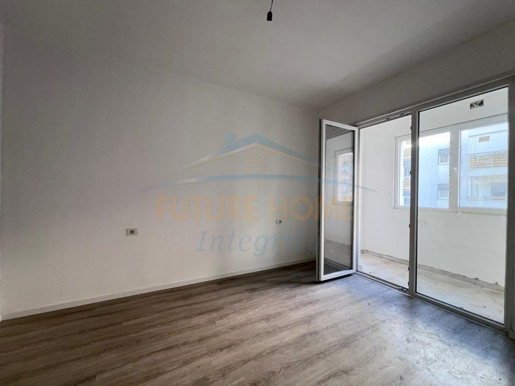 0692114320 Shitet, Apartament 1+1, Rruga Dritan Hoxha, Tiran