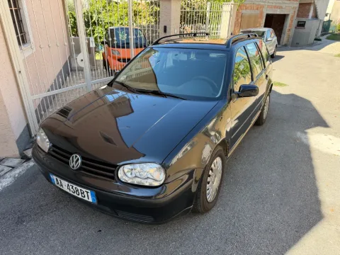 Tirane, shes makine VW Golf Nafte, e zeze automatik Kondicioner 238.000 km 3.000 €