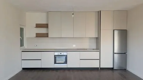 Tirane, jepet me qera apartament 2+1 Kati 2, 125 m² 600 € (BULEVARDI I RI)