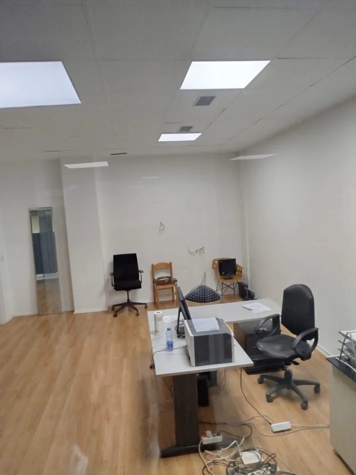 Tirane, jepet me qera ambjent biznesi Kati 1, 45 m² 500 € (Ish Parku i Autobuzave)