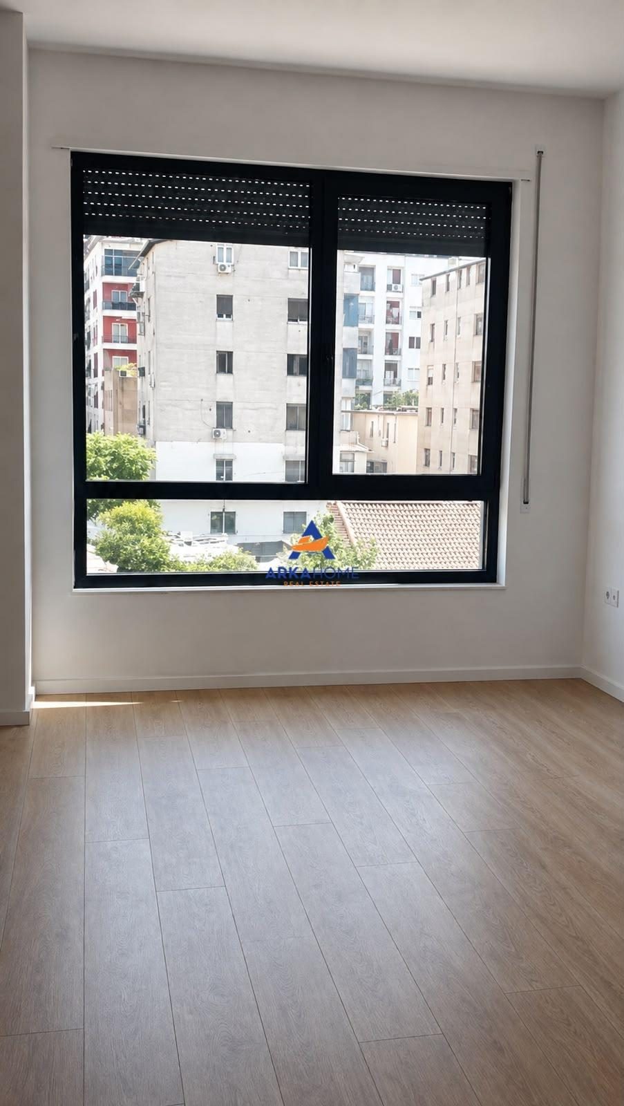 JEPET APARTMENT ME QERA 1+1+BALLKON "RRUGA 5 MAJI" 40.000 LE