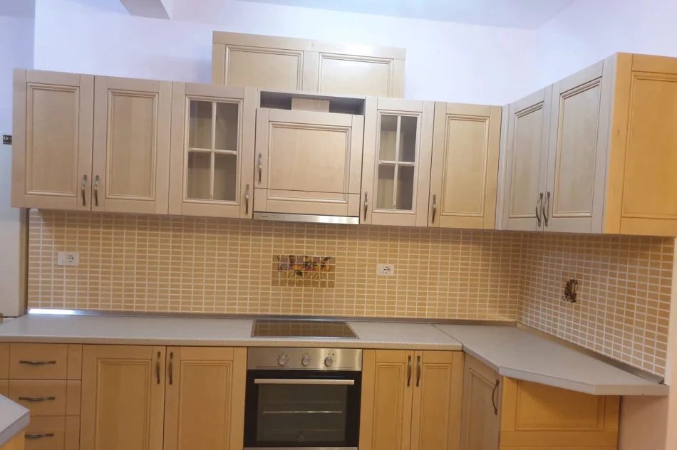 Tirane, shitet apartament 3+1 Kati 2, 211 m² 330000 € (Liqeni I Thate)