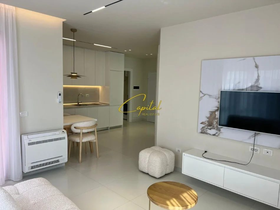 Tirane, jepet me qera apartament 1+1 Kati 8, 72 m² 650 € (ISH STACIONI TRENIT)