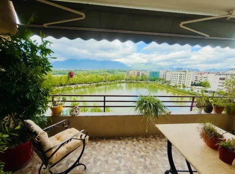 Jepet me qera apartament ose për ambjent komercial!