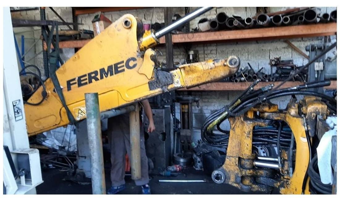 Auto Servis ofron riparim te pompave hidraulike,pistonave hidraulike,kambios,diferencialit ,tuba presioni&permistopa per