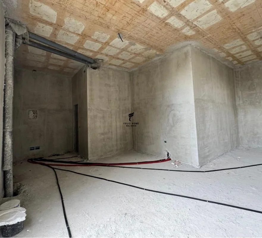 Tirane, shitet dyqan Kati 0, 75 m² 226.000 € (ISH FUSHA E AVIACIONIT)