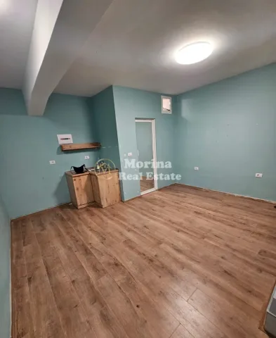 Tirane, jepet me qera ambjent biznesi Kati 1, 30 m² 350 € (Shallvaret)