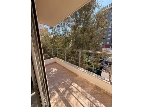+355698329326 Apartament 2+1 Me Qira në Plazh Rrota e Kuqe,