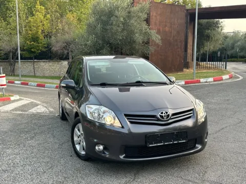 Tirane, shes TOYOTA AURIS 1.4 Nafte, manuale Klima