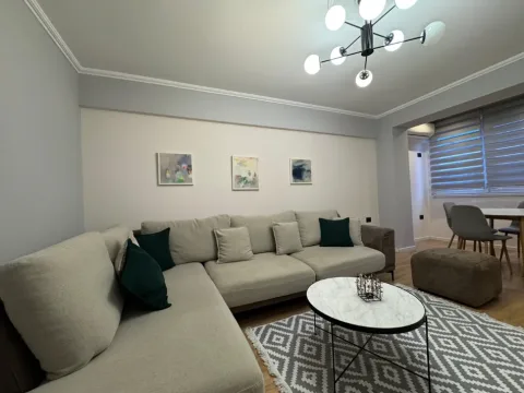 Tirane, jepet me qera apartament 2+1+Ballkon Kati 2, 85 m² 800 € (Rruga Mine Peza)