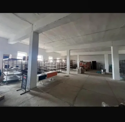 Tirane, jepet me qera magazine Kati 2, 828 m² 2.000 € (TUFINE)