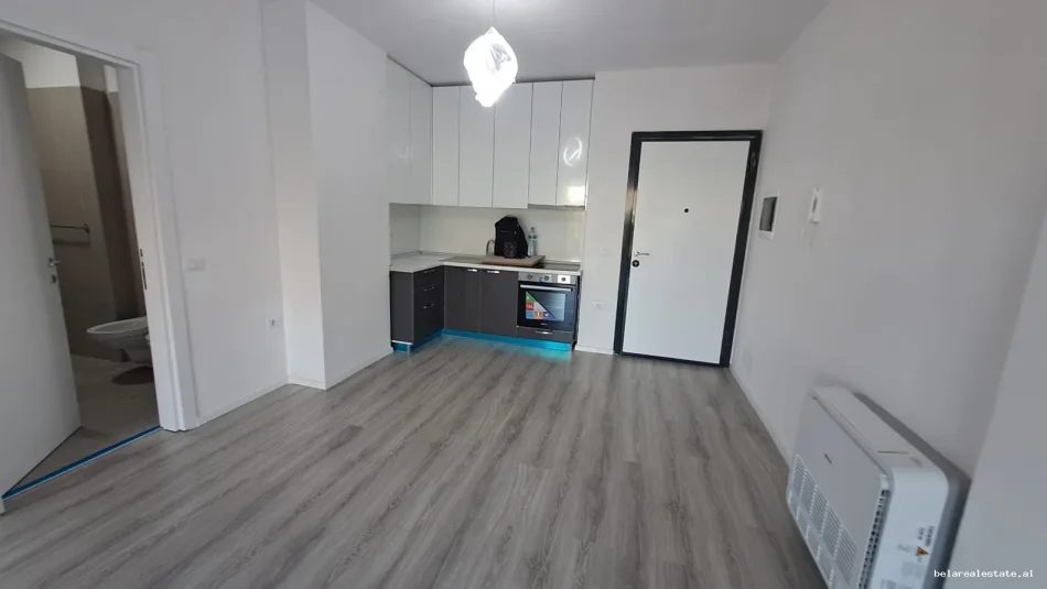 Tirane, jepet me qera apartament 1+1+Ballkon Kati 3, 73 m² 550 € (Laprake)
