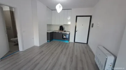 Tirane, jepet me qera apartament 1+1+Ballkon Kati 3, 73 m² 550 € (Laprake)
