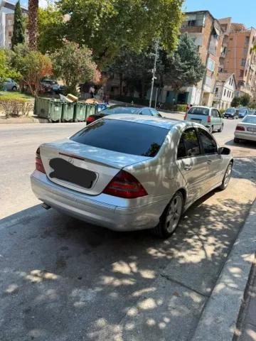 Tirane, shitet w203 c200 cdi Nafte, gri metalizato manuale Kondicioner 35.000 km 3.500 €
