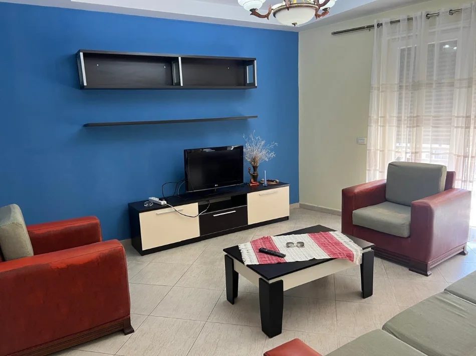 Tirane, jepet me qera apartament 2+1 Kati 4, 114 m² 700 € (PAZARI I RI)