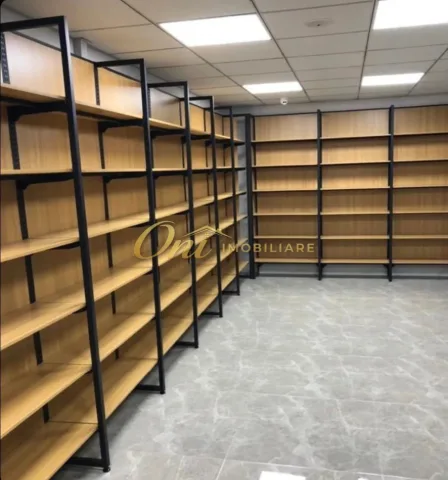 Tirane, shitet dyqan Kati 0, 25 m² 80.000 € (21 DHJETORI)