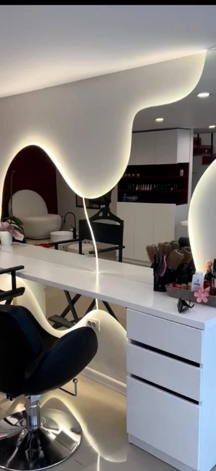 Tirane, shes Shitet biznes parukeri dhe estetike ne Kompleksin Kika 2 15.000 €