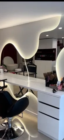 Tirane, shes Shitet biznes parukeri dhe estetike ne Kompleksin Kika 2 15.000 €