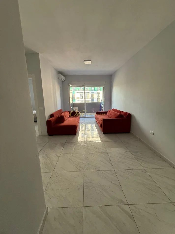 Tirane, jepet me qera apartament 1+1+Ballkon Kati 7, 65 m² 600 € (KIKA 3)