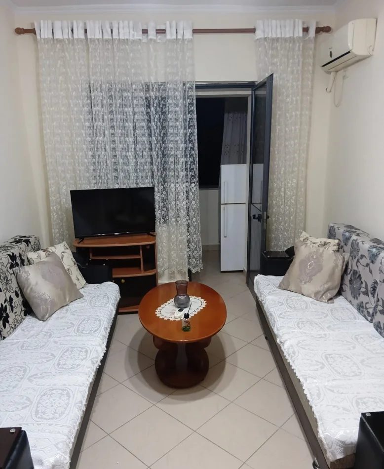 Tirane, jepet me qera apartament 1+1 Kati 3, 60 m² 500 € (Zogu i Zi)