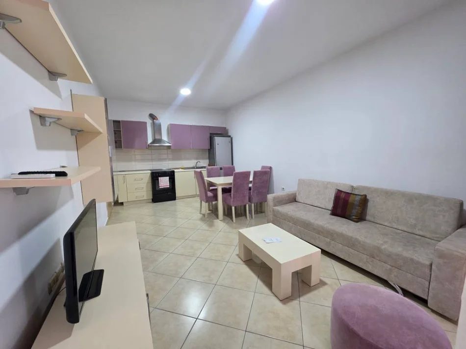 Tirane, jepet me qera apartament 2+1+Ballkon Kati 4, 82 m² 550 € (Unaza e Re)