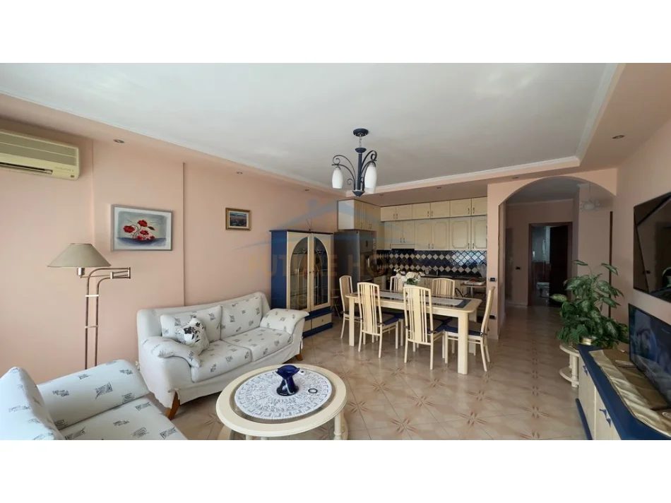 Tirane, jepet me qera apartament 2+1+Ballkon , 119 m² 800 € (Rruga e Elbasanit , Tirane)