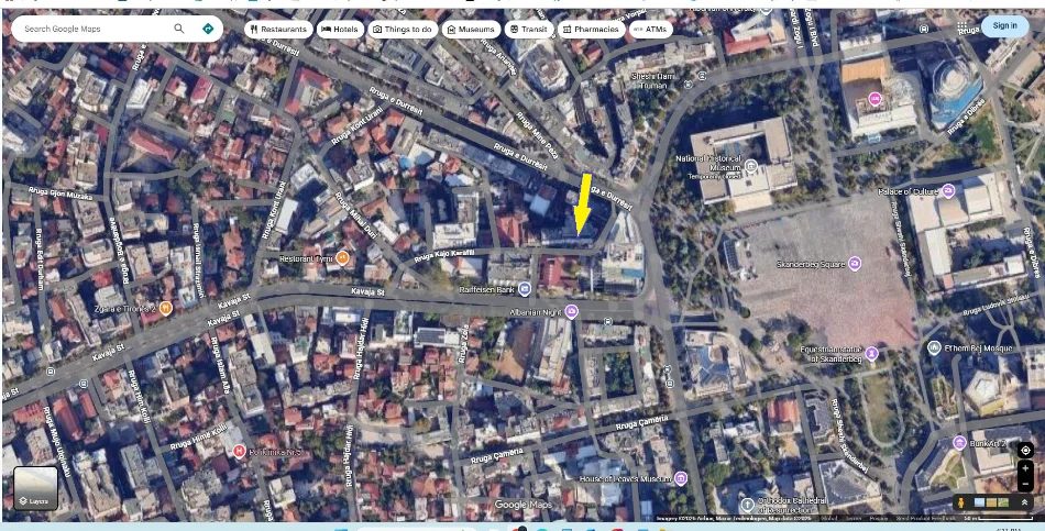 Tirane,Me Qera Ambjent-Apart,ideale klinik dentar,estetik,call-cent kat 3,sip.160m²,Qera 120'000Leke/muaj, në qendër Tir