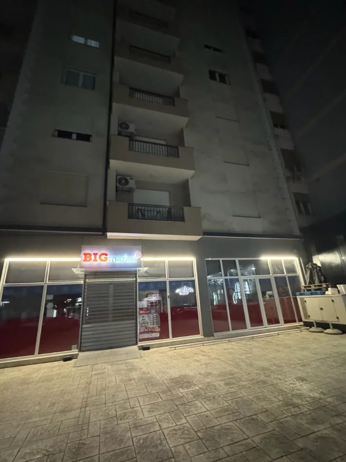 Tirane, jepet me qera dyqan Kati 0, 240 m² 2.000 € (BULEVARDI DONALD TRUMP)