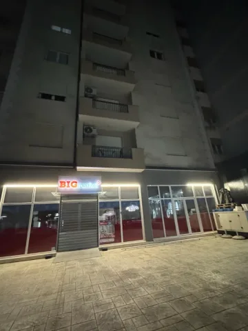 Tirane, jepet me qera dyqan Kati 0, 240 m² 2.000 € (BULEVARDI DONALD TRUMP)
