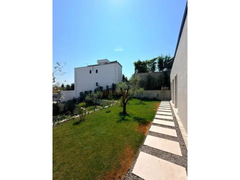 0695135860 Qera, Apartament 3+1+Verandë+ 2 Poste Parkimi, +