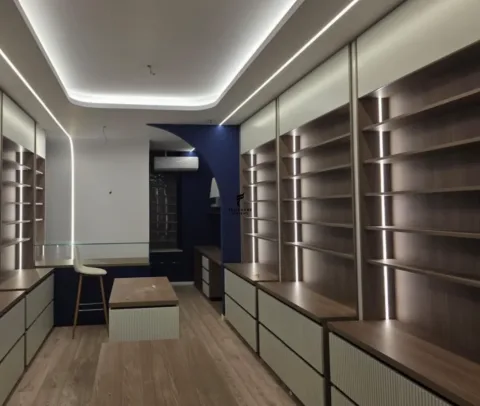 Tirane, jepet me qera dyqan Kati 0, 85 m² 2.500 € (BLLOKU)