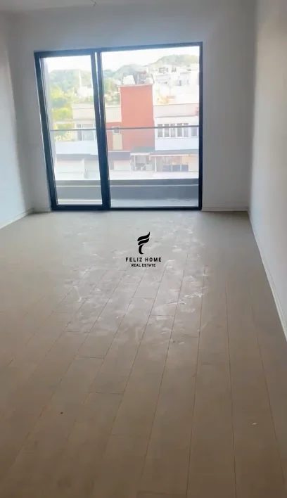 Tirane, jepet me qera zyre Kati 7, 120 m² 1.200 € (KOMUNA E PARISIT)