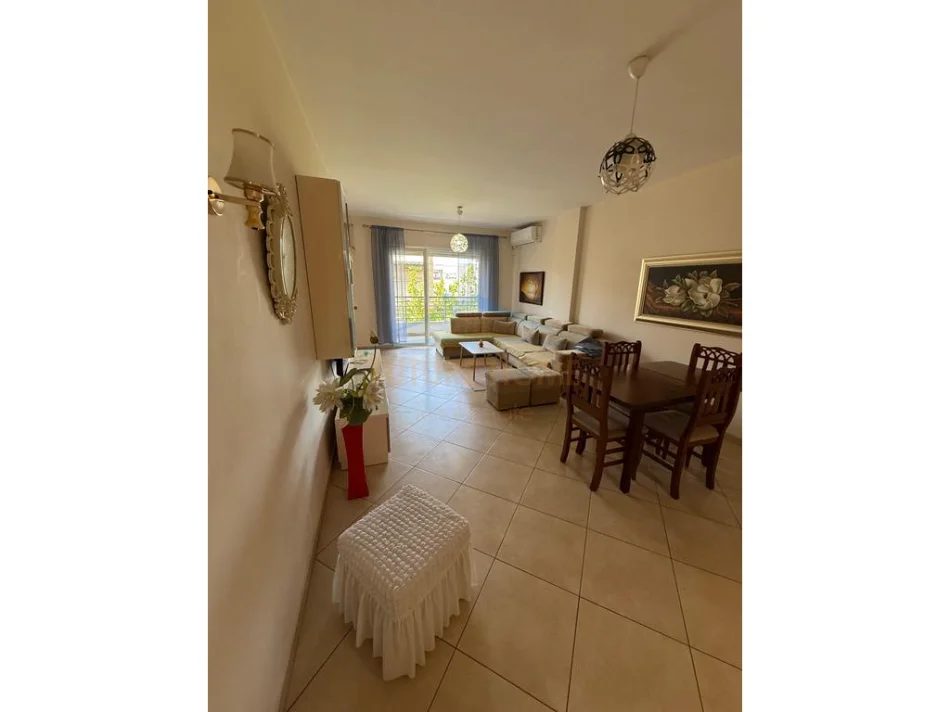Tirane, jepet me qera apartament 3+1+Ballkon Kati 1, 113 m² 760 € (Ferit Xhajko)