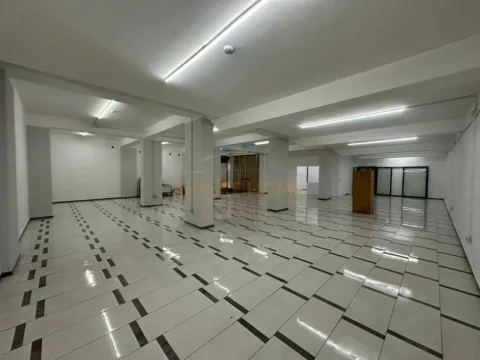 Tirane, shitet Kati 0, 420.000 €