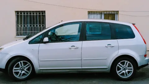 Tirane, shes Nafte, gri metalizato Kondicioner