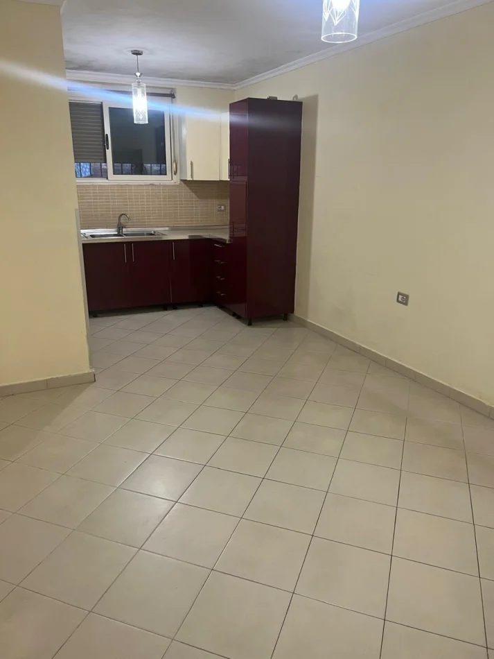 Tirane, shitet apartament Studio Kati 0, 70.000 € (Sheshi Kinostudio)