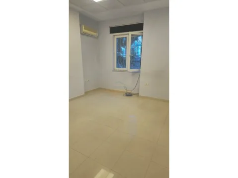 Tirane, shitet ambjent biznesi Kati 1, 75 m² 250.000 € (Qender, perballe monumentit Ushtari i Panjohur)