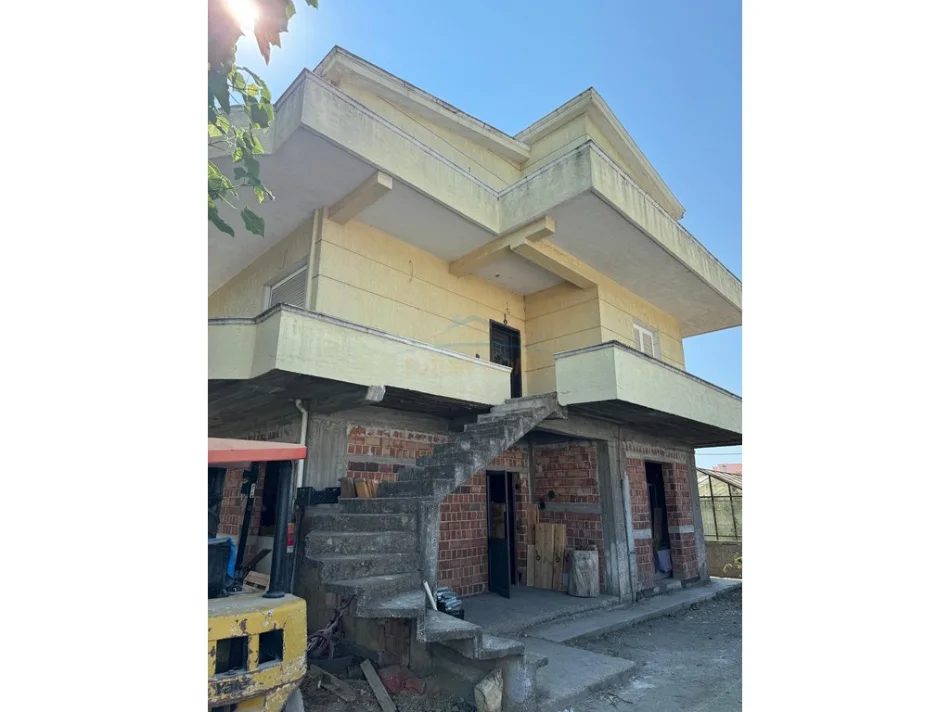 Durres, shitet shtepi Vile 2 Katshe Kati 2, 270 m² 300.000 € (Shkozet)